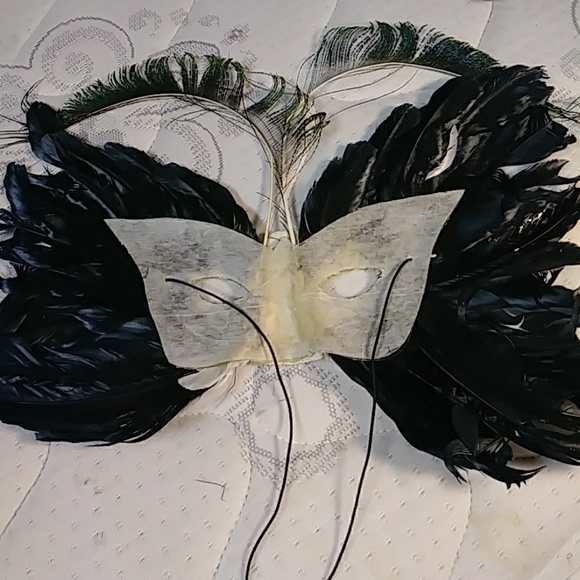 Beautiful mask - Picture 2 of 4